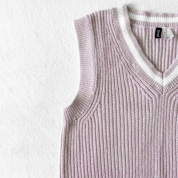 Lavender Contrast Stripe V-neck Sweater Vest - Picture 2 of 7